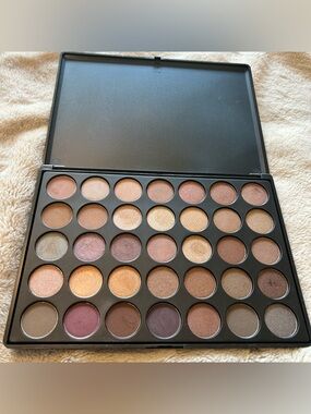 Ruimio 35 Shade Neutral Eyeshadow Palette - Warm Brown & Gold Shades